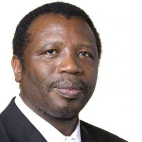 Zwelethu Mnisi presents his credentials to the Director-General of the UN